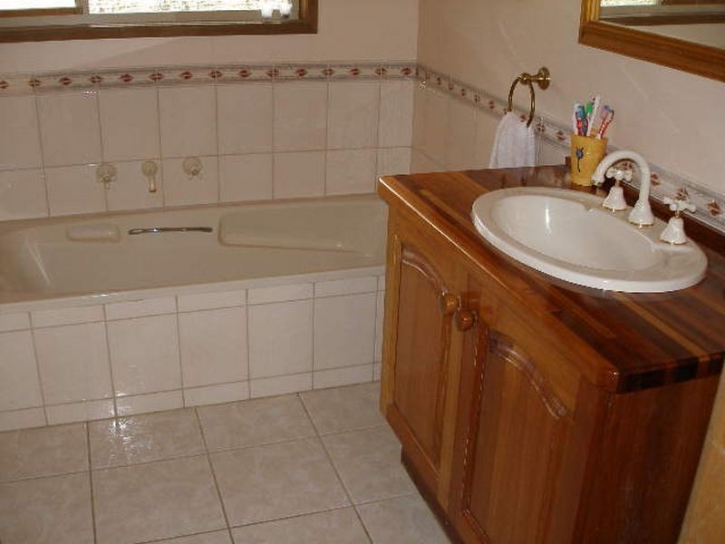 8 Almeda Drive, Coongulla VIC 3860
