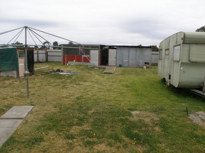 33 Weir Rd, Heyfield VIC 3858