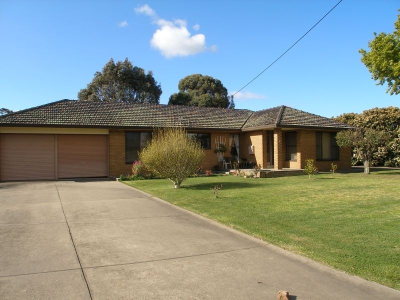 13 Mary St, Heyfield VIC 3858