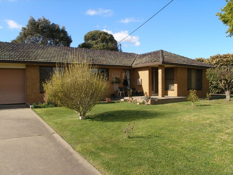 13 Mary St, Heyfield VIC 3858