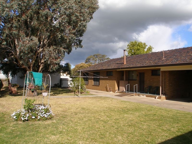 13 Mary St, Heyfield VIC 3858