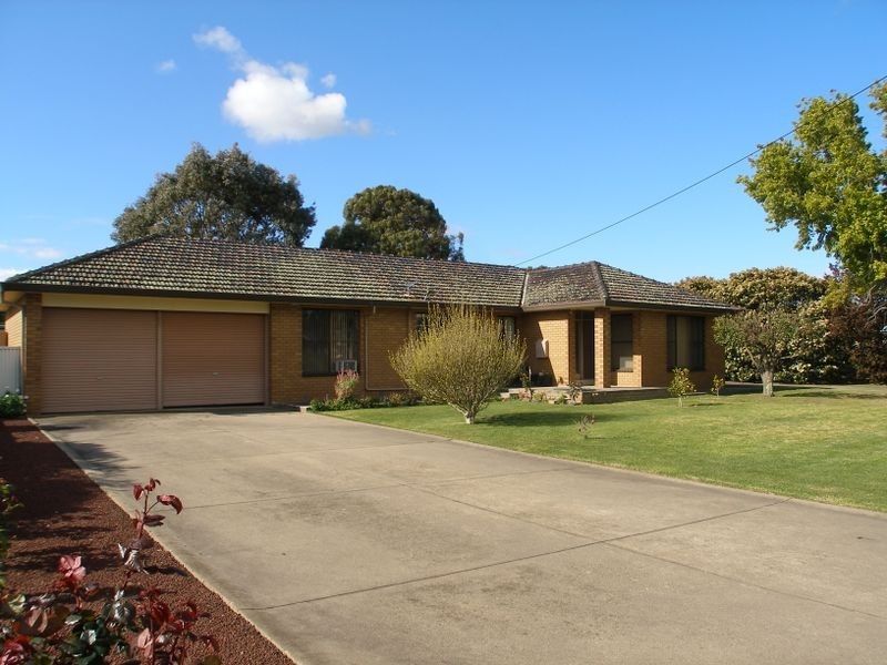 13 Mary St, Heyfield VIC 3858