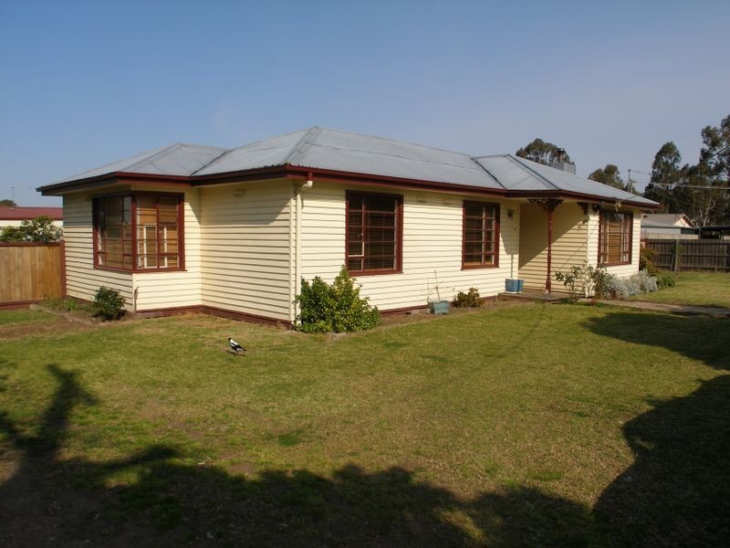 2 Weir Rd, Heyfield VIC 3858