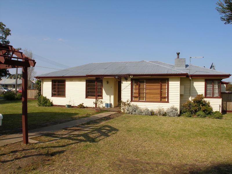 2 Weir Rd, Heyfield VIC 3858