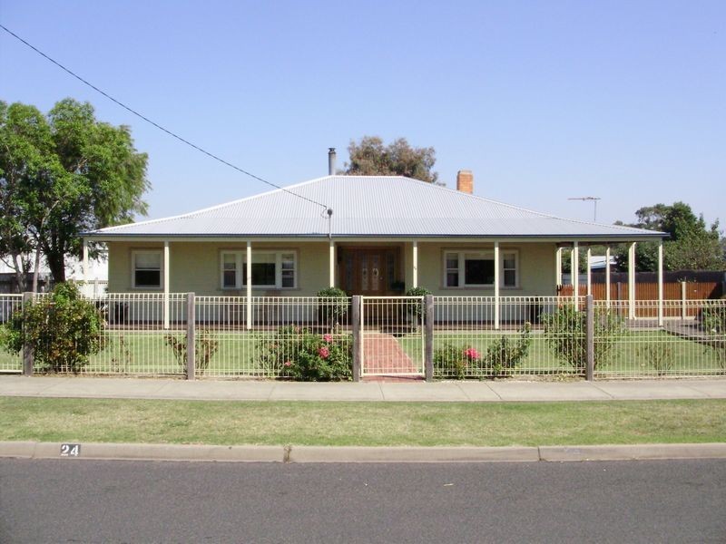 24 Clark Street, Heyfield VIC 3858