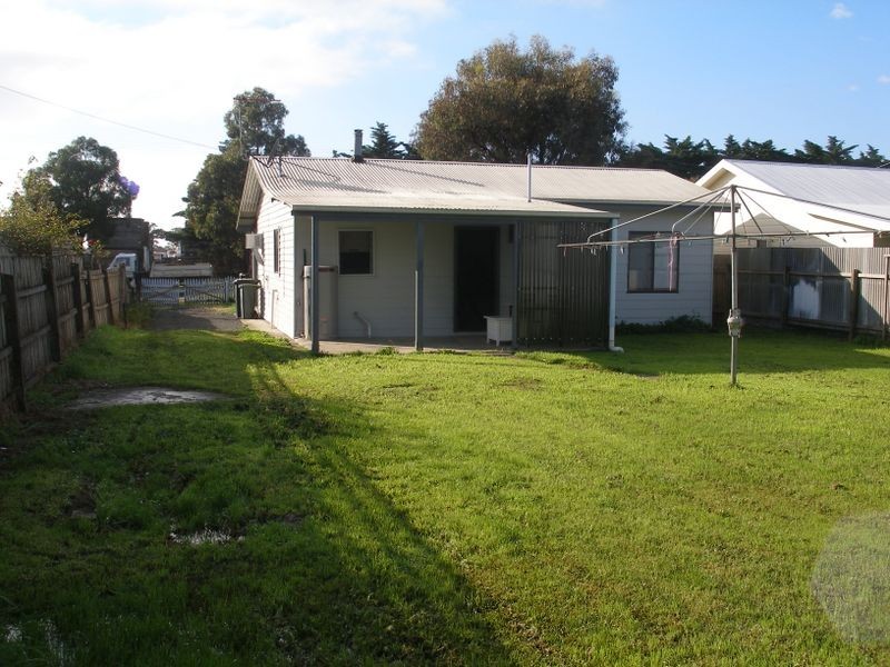 33 Weir Rd, Heyfield VIC 3858