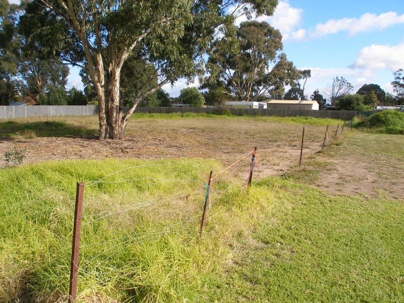 10 Skeels Street, Heyfield VIC 3858