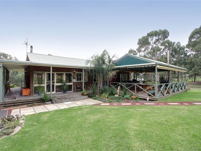 14 Lakeview Drive, Glenmaggie VIC 3858