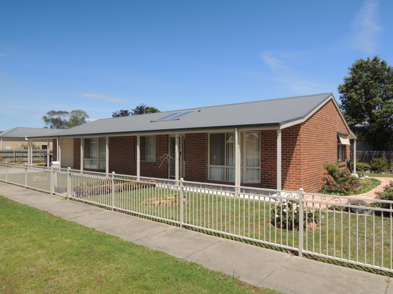 4 Anderson Street, Heyfield VIC 3858