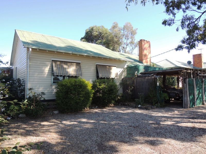 3 Nambrok Avenue, Heyfield VIC 3858