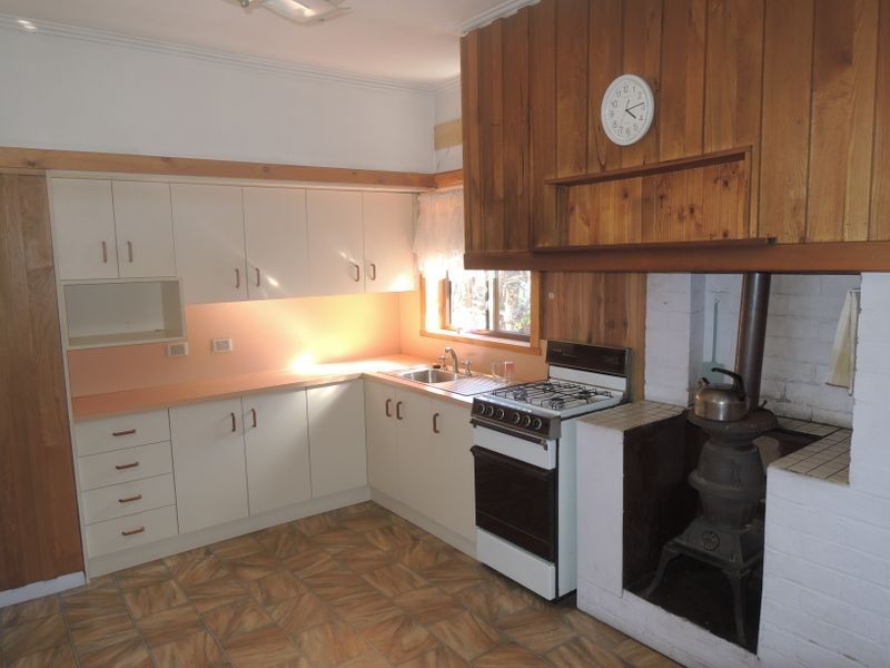 3 Nambrok Avenue, Heyfield VIC 3858