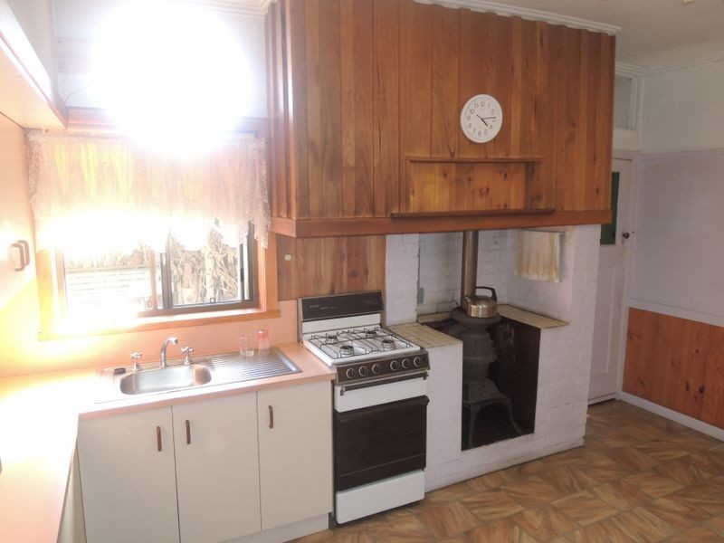 3 Nambrok Avenue, Heyfield VIC 3858