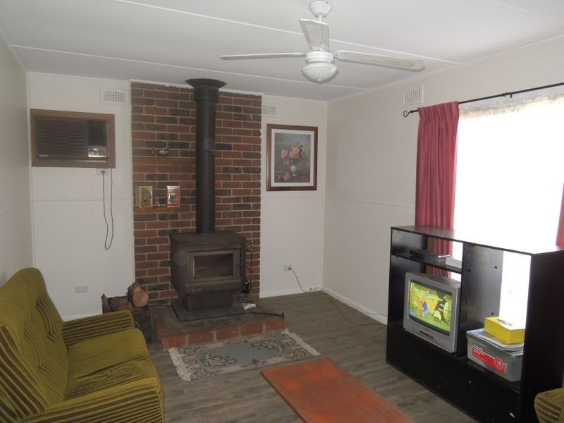 33 Maffra Road, Heyfield VIC 3858
