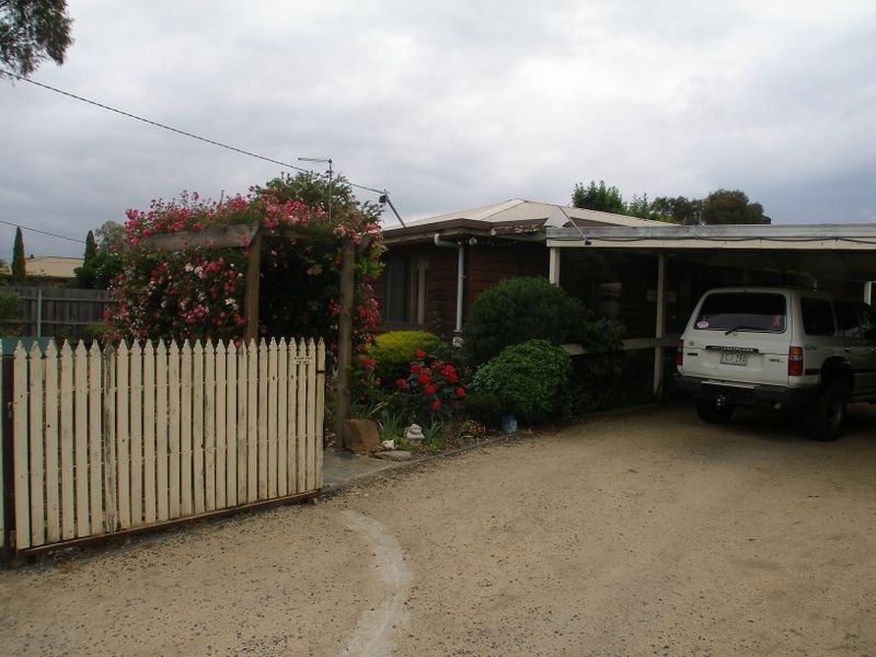 27 Maffra Road, Heyfield VIC 3858