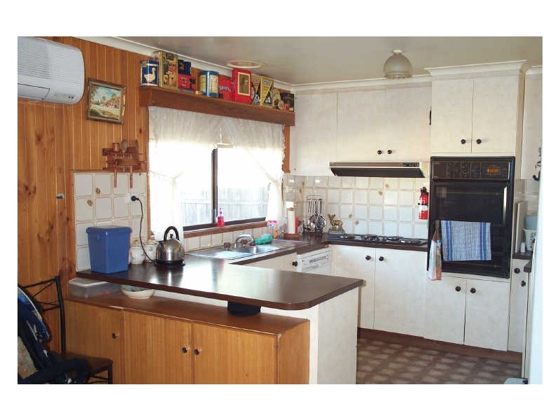 27 Maffra Road, Heyfield VIC 3858