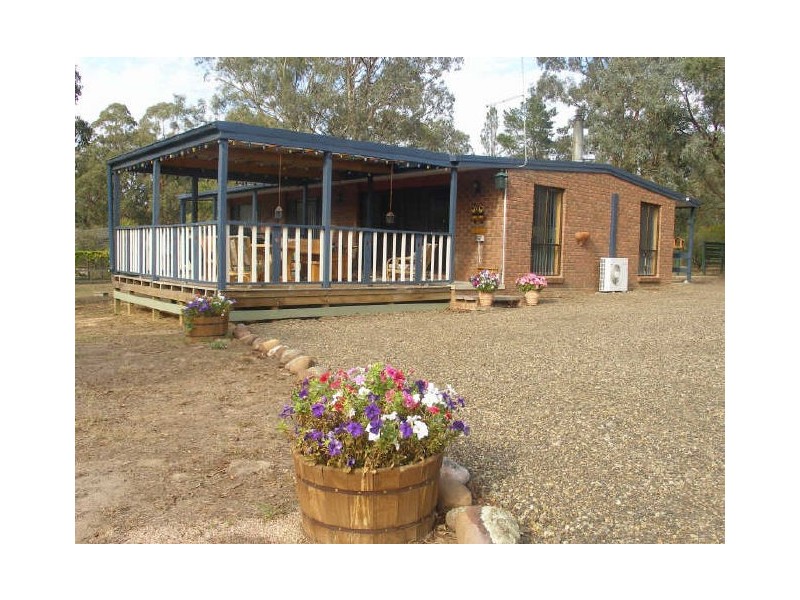 18 Nerrigundah Drive, Glenmaggie VIC 3858