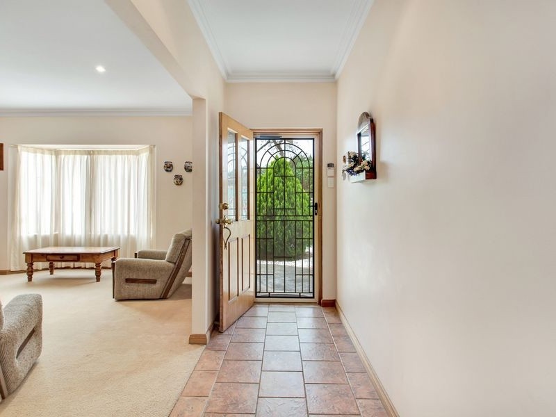 3 Montrose Avenue, Para Hills SA 5096