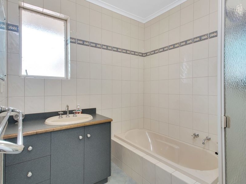 15 Lynore Road, Ridgehaven SA 5097