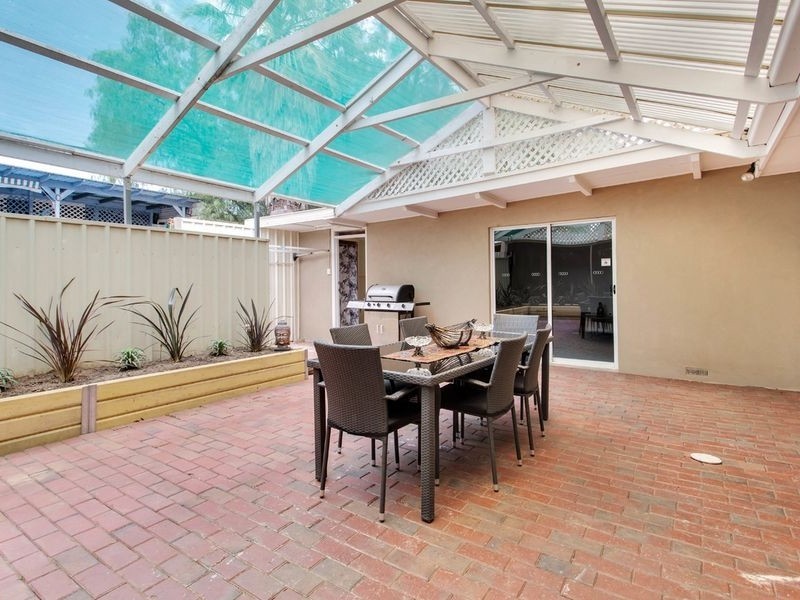 15 Lynore Road, Ridgehaven SA 5097