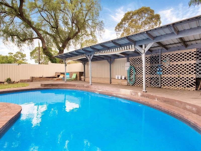 15 Lynore Road, Ridgehaven SA 5097