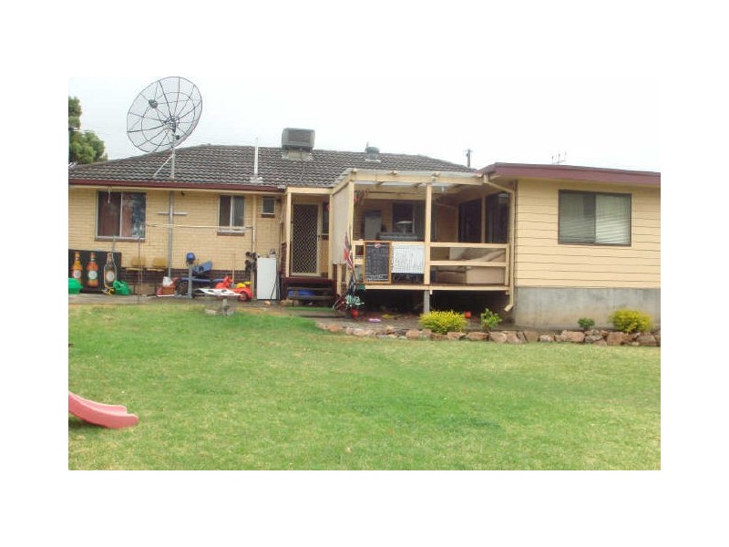 16 Eyre Crescent, Valley View SA 5093