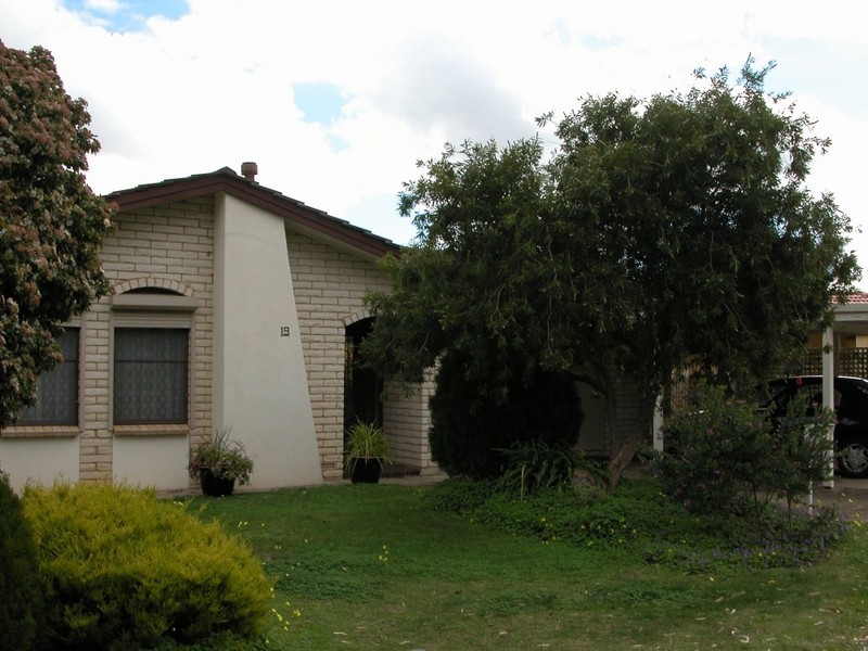 19 Malbanda Avenue, Para Vista SA 5093