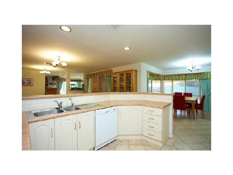 7 Portsmouth Pde, Gulfview Heights SA 5096