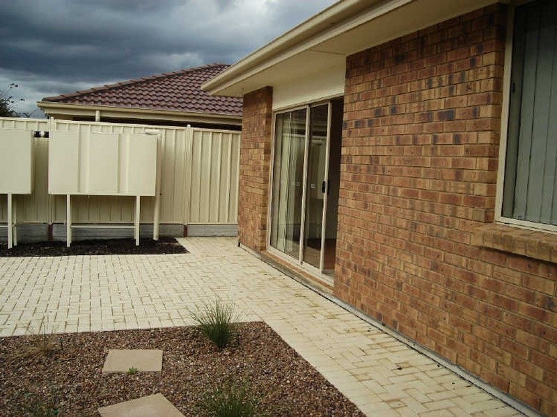 16 Cowra Avenue, Gilles Plains SA 5086