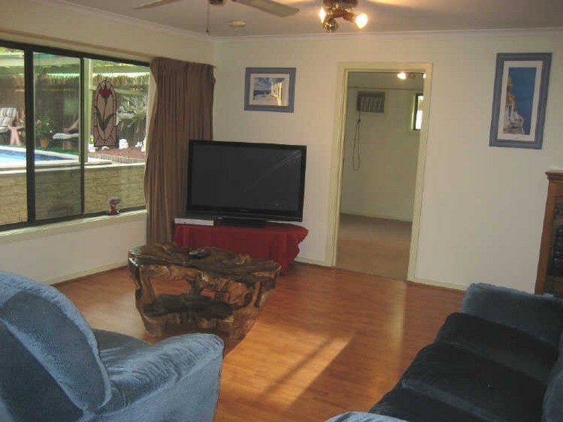 6 Cumberland Avenue, Para Hills SA 5096