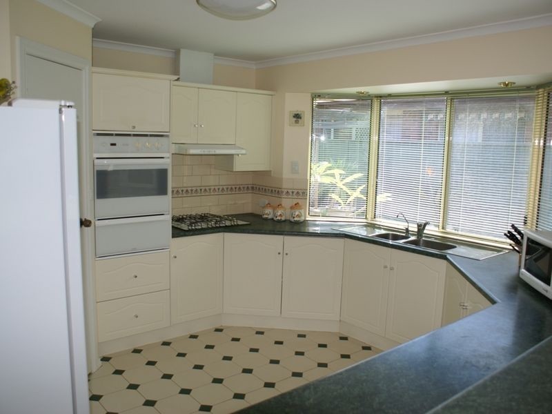 17 Holmeswood Court, Para Hills West SA 5096