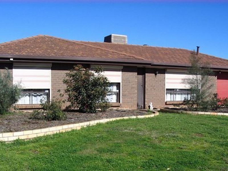 4 Commodore Parade, Andrews Farm SA 5114