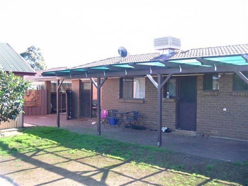 4 Commodore Parade, Andrews Farm SA 5114