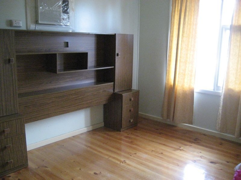 8 Wendy Ave, Valley View SA 5093