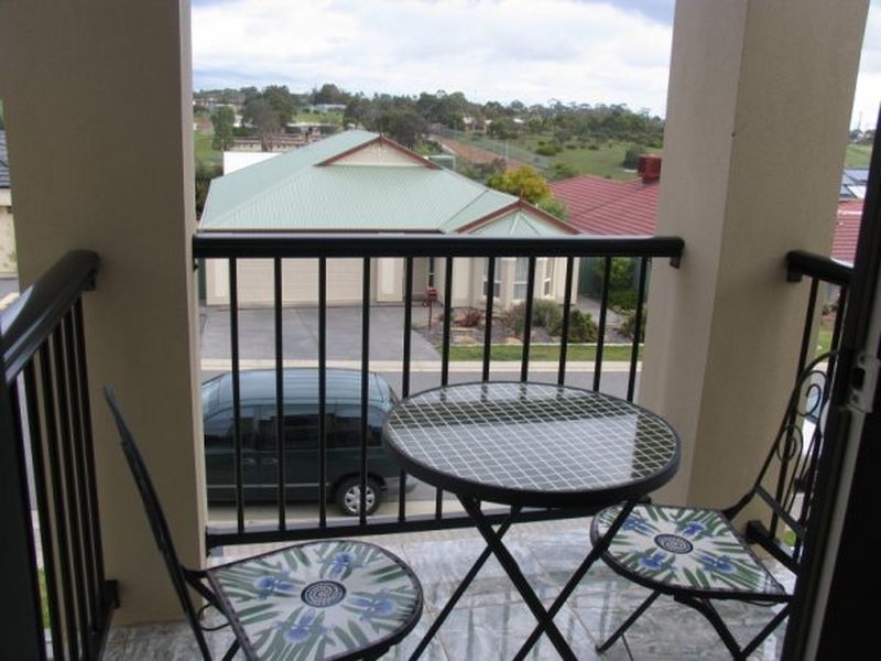 16 Pineview Crescent, Walkley Heights SA 5098