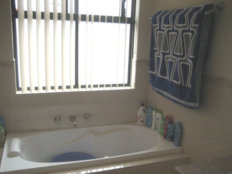 16 Pineview Crescent, Walkley Heights SA 5098