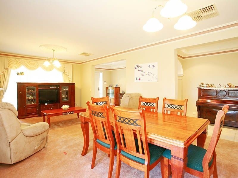 19 Deering Crescent, Banksia Park SA 5091