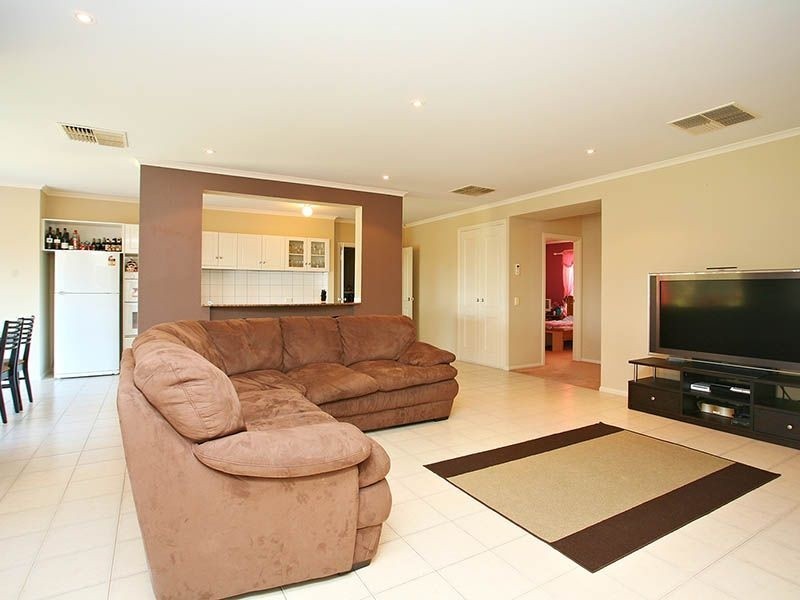 19 Deering Crescent, Banksia Park SA 5091