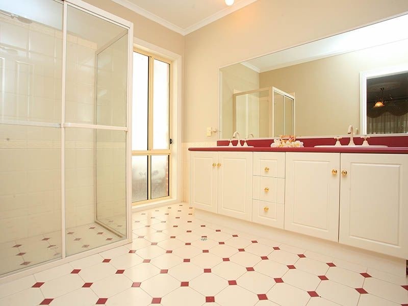 19 Deering Crescent, Banksia Park SA 5091