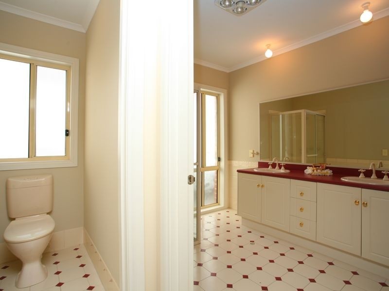 19 Deering Crescent, Banksia Park SA 5091