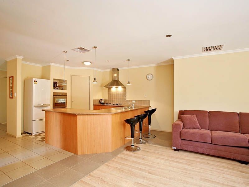 7 Eyre Crescent, Valley View SA 5093