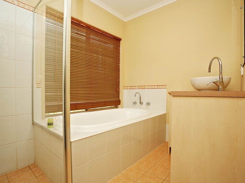 7 Eyre Crescent, Valley View SA 5093