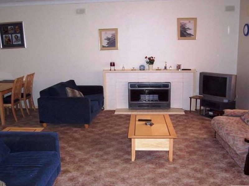 24 Shaftesbury Road, Elizabeth Vale SA 5112