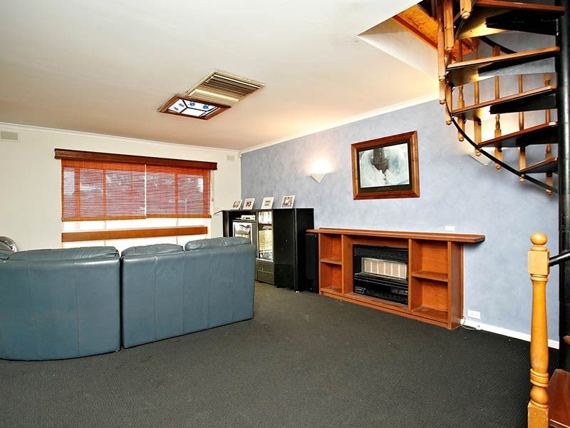 15 Sherwood Ave, Valley View SA 5093