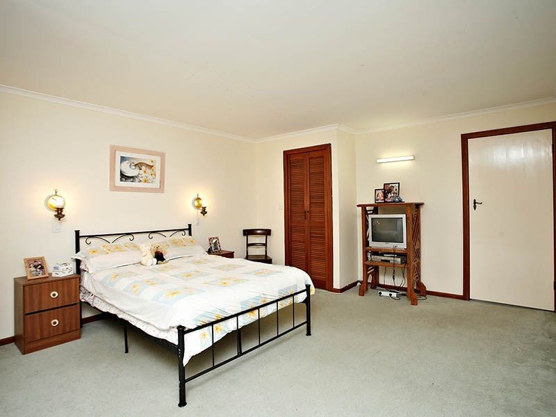 15 Sherwood Ave, Valley View SA 5093