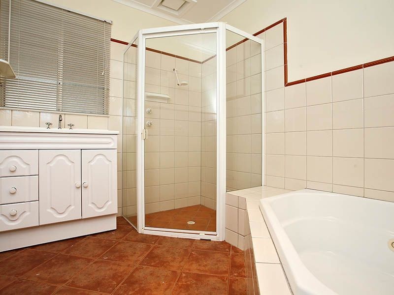 15 Sherwood Ave, Valley View SA 5093