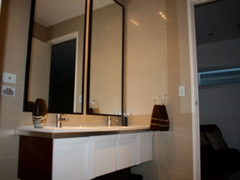 8 Macmillan Avenue, Mawson Lakes SA 5095