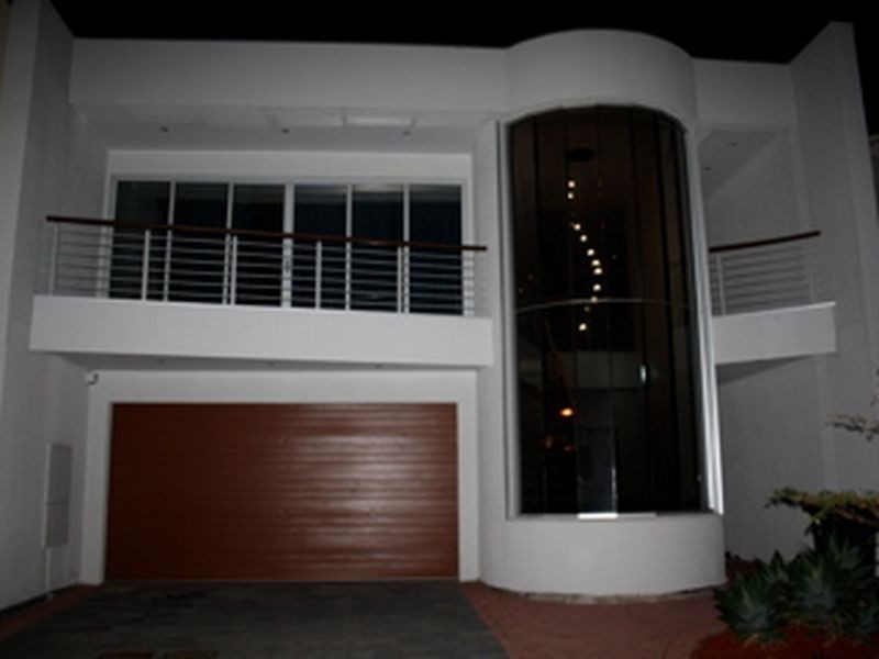 8 Macmillan Avenue, Mawson Lakes SA 5095