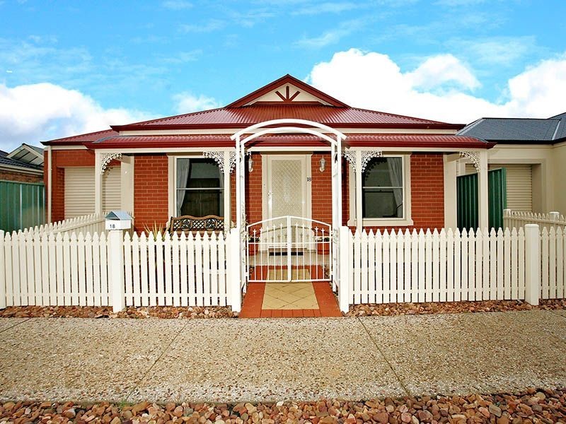 18 Chapman Court, Mawson Lakes SA 5095
