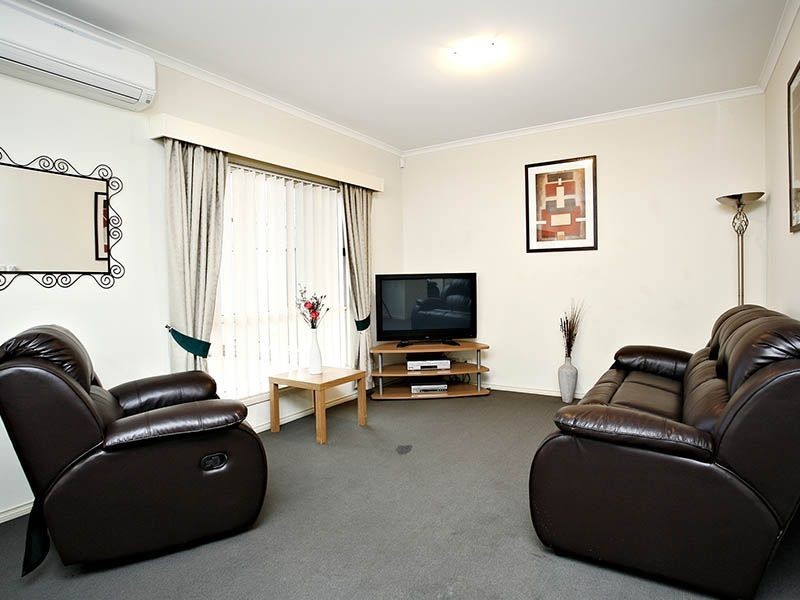 18 Chapman Court, Mawson Lakes SA 5095