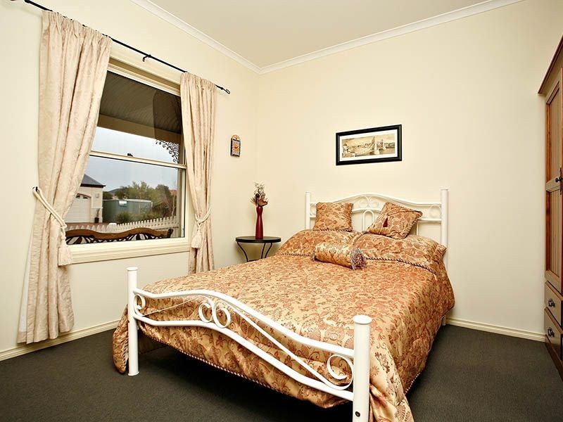 18 Chapman Court, Mawson Lakes SA 5095